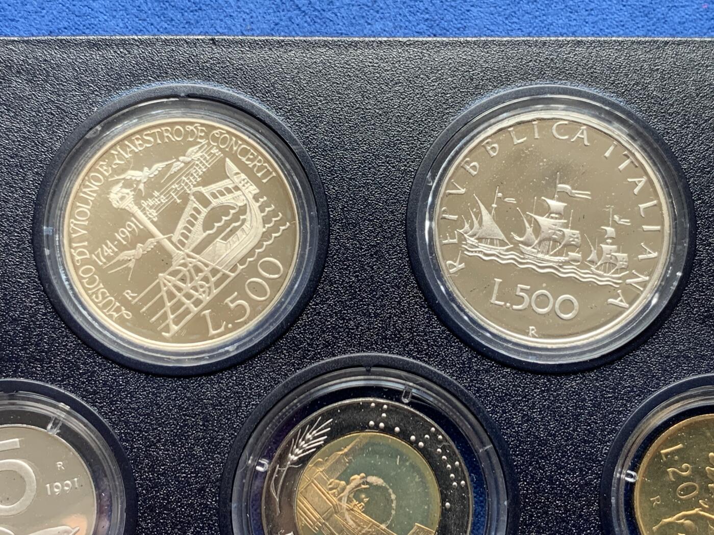 《竞宝斋》第280场- 周日，周一 ，周二3场连拍 （全场包邮） 意大利1991精制套币 纪念巴洛克作曲家安东尼奥·维瓦尔迪逝世250周年，代表作品《四季》、《海上风暴》、《B小调四把小提琴协奏曲》