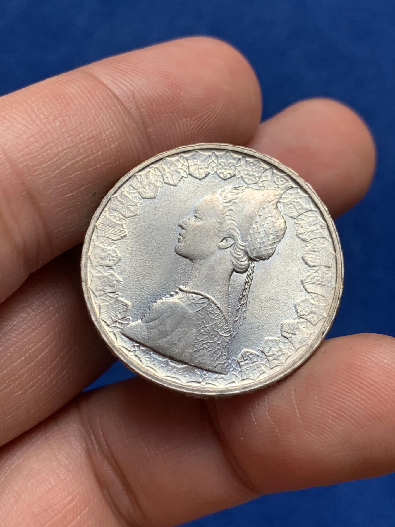 《竞宝斋》第280场- 周日，周一 ，周二3场连拍 （全场包邮） 两枚一组 意大利1965年+1966年美女帆船500里拉银币