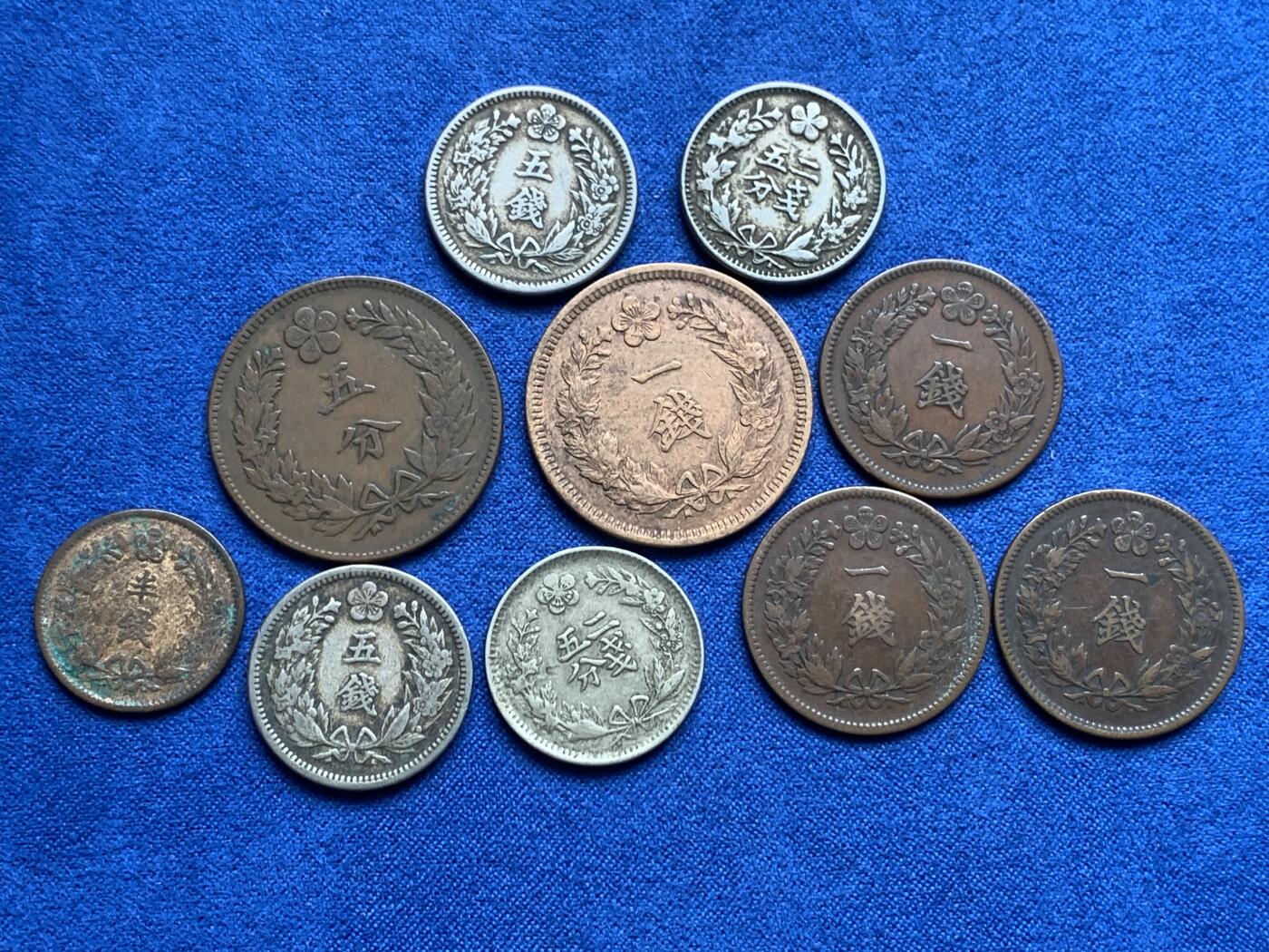 《竞宝斋》第280场- 周日，周一 ，周二3场连拍 （全场包邮） 10枚一组 大韩铜币 含5分，一钱，半钱，不多见大一钱铜币，五钱，二钱五分镍币，年份基本上都不一样，热门品种喜欢的不要错过了