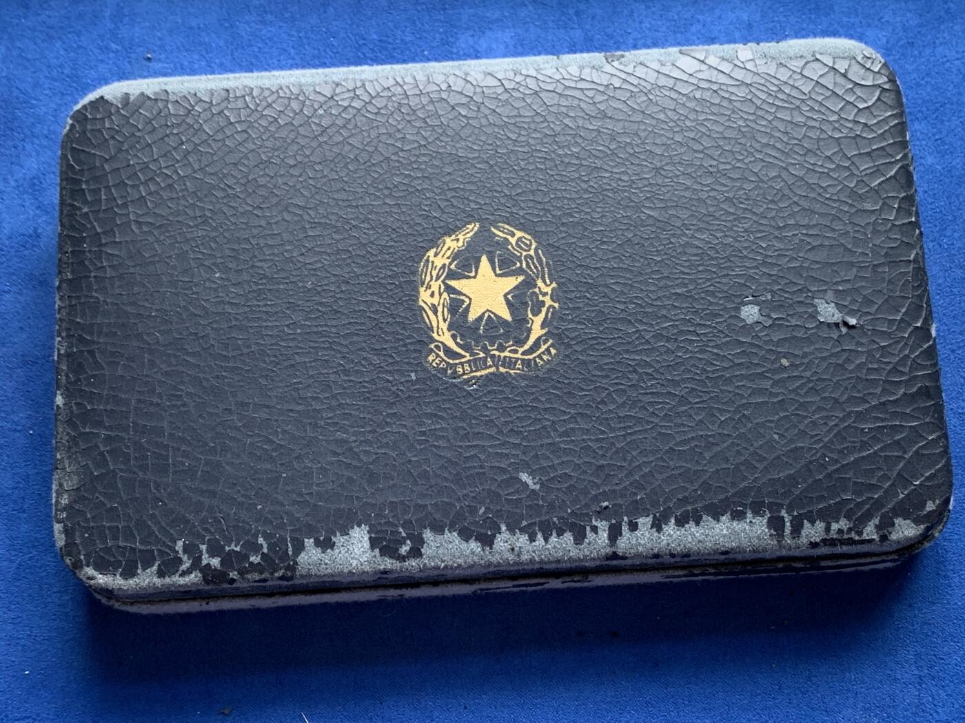 《竞宝斋》第280场- 周日，周一 ，周二3场连拍 （全场包邮） 意大利1991精制套币 纪念巴洛克作曲家安东尼奥·维瓦尔迪逝世250周年，代表作品《四季》、《海上风暴》、《B小调四把小提琴协奏曲》