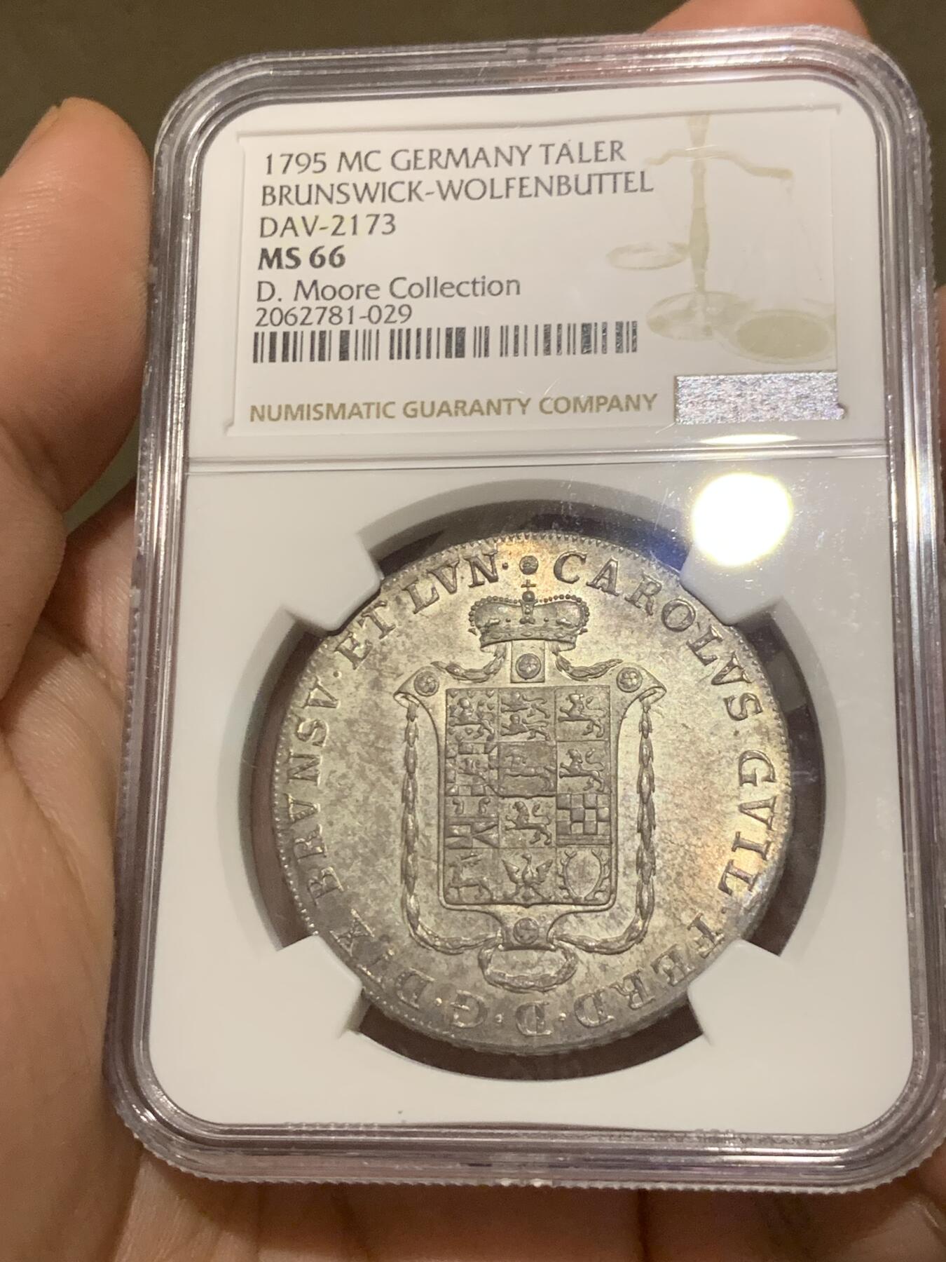 《竞宝斋》第280场- 周日，周一 ，周二3场连拍 （全场包邮） 唯一冠军分 NGC MS66 德国 1795 布伦瑞克 吕内堡纹章泰勒大银币 深彩包浆十字转光 名家旧藏 传承有序