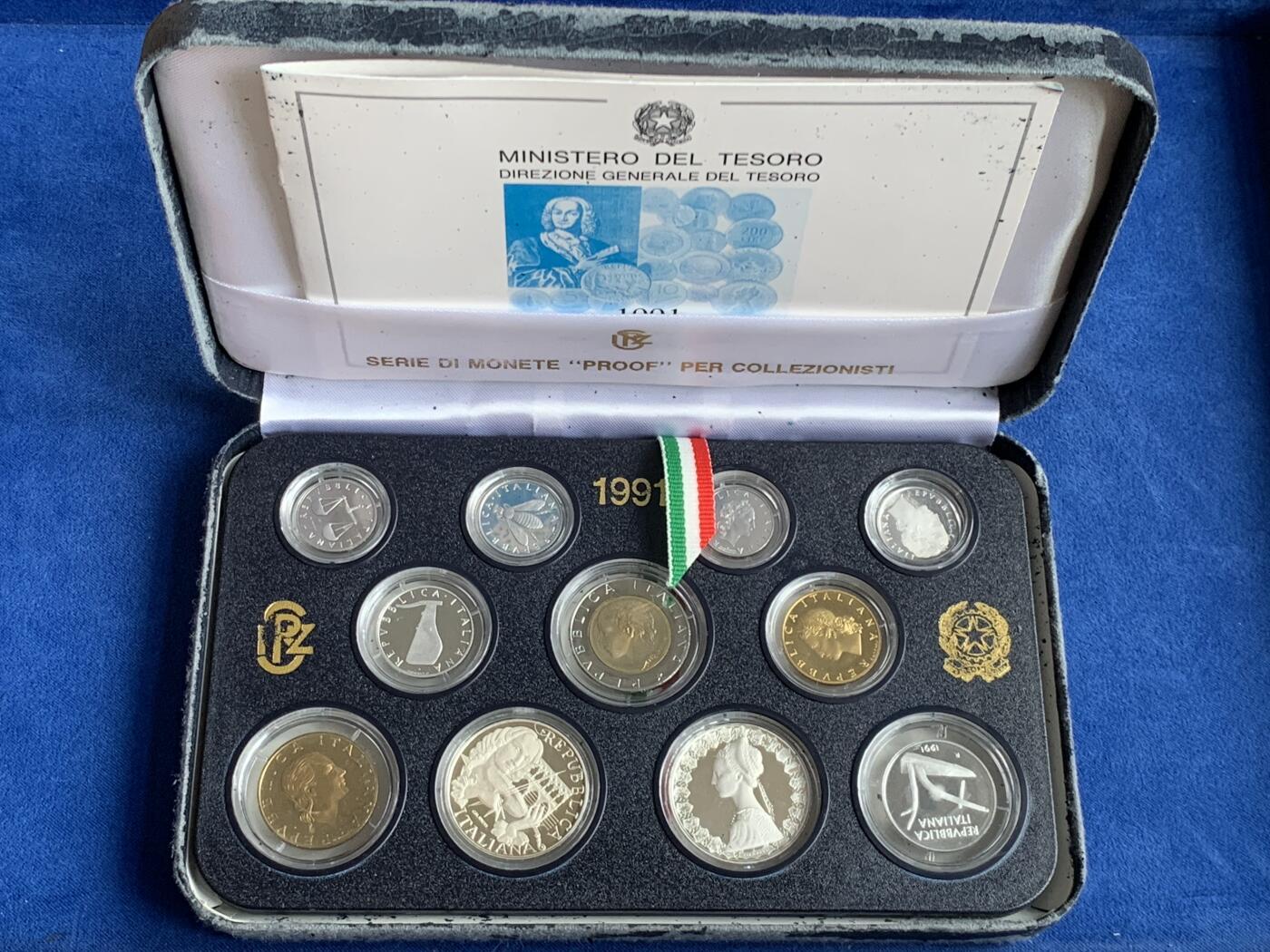 《竞宝斋》第280场- 周日，周一 ，周二3场连拍 （全场包邮） 意大利1991精制套币 纪念巴洛克作曲家安东尼奥·维瓦尔迪逝世250周年，代表作品《四季》、《海上风暴》、《B小调四把小提琴协奏曲》