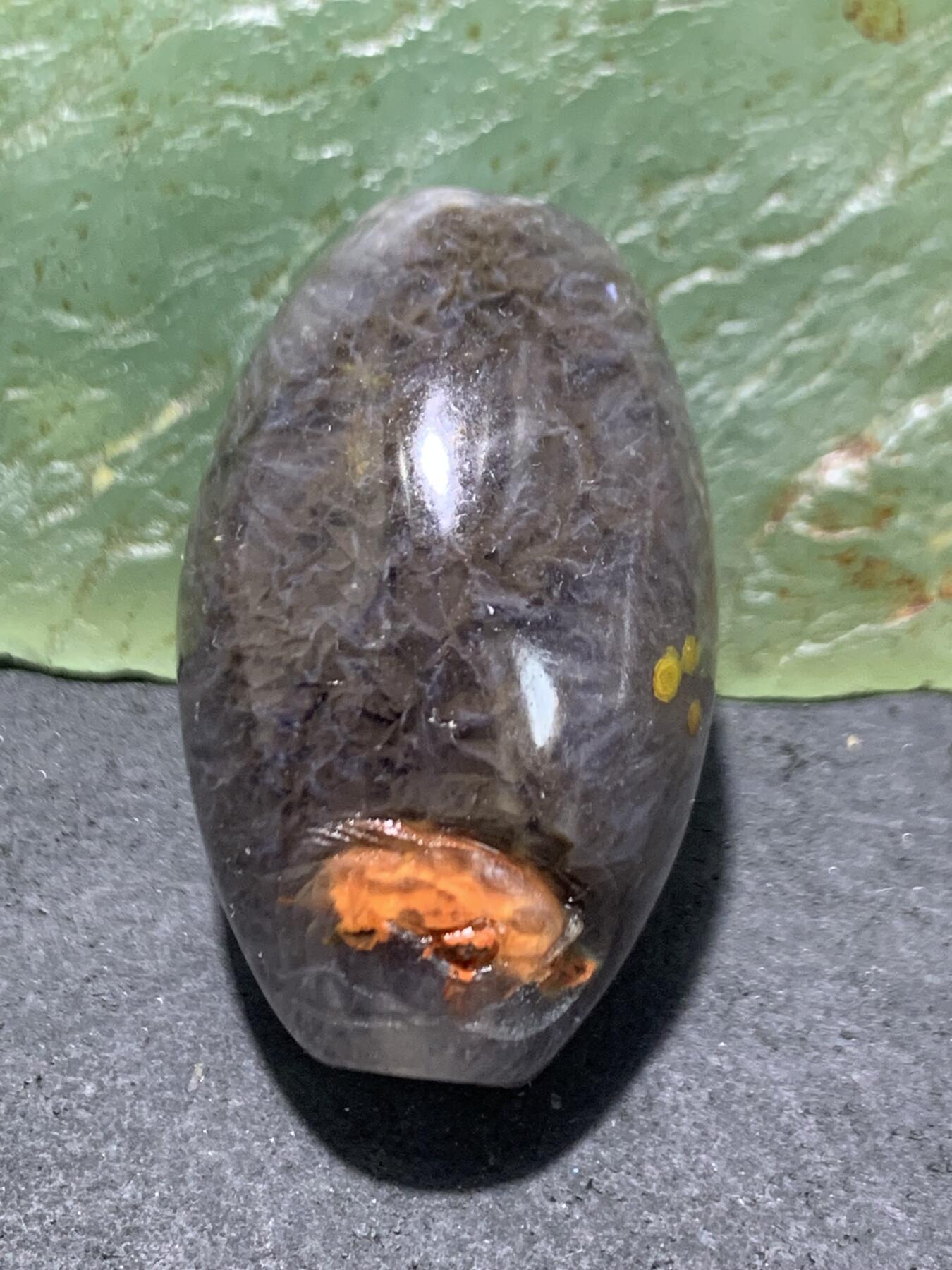 精美高润度冰飘黑糖心料战国红玛瑙手工俏色巧雕鲤鱼桶珠一个