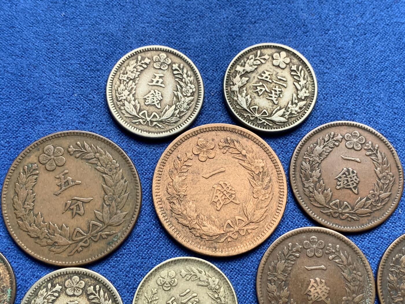 《竞宝斋》第280场- 周日，周一 ，周二3场连拍 （全场包邮） 10枚一组 大韩铜币 含5分，一钱，半钱，不多见大一钱铜币，五钱，二钱五分镍币，年份基本上都不一样，热门品种喜欢的不要错过了