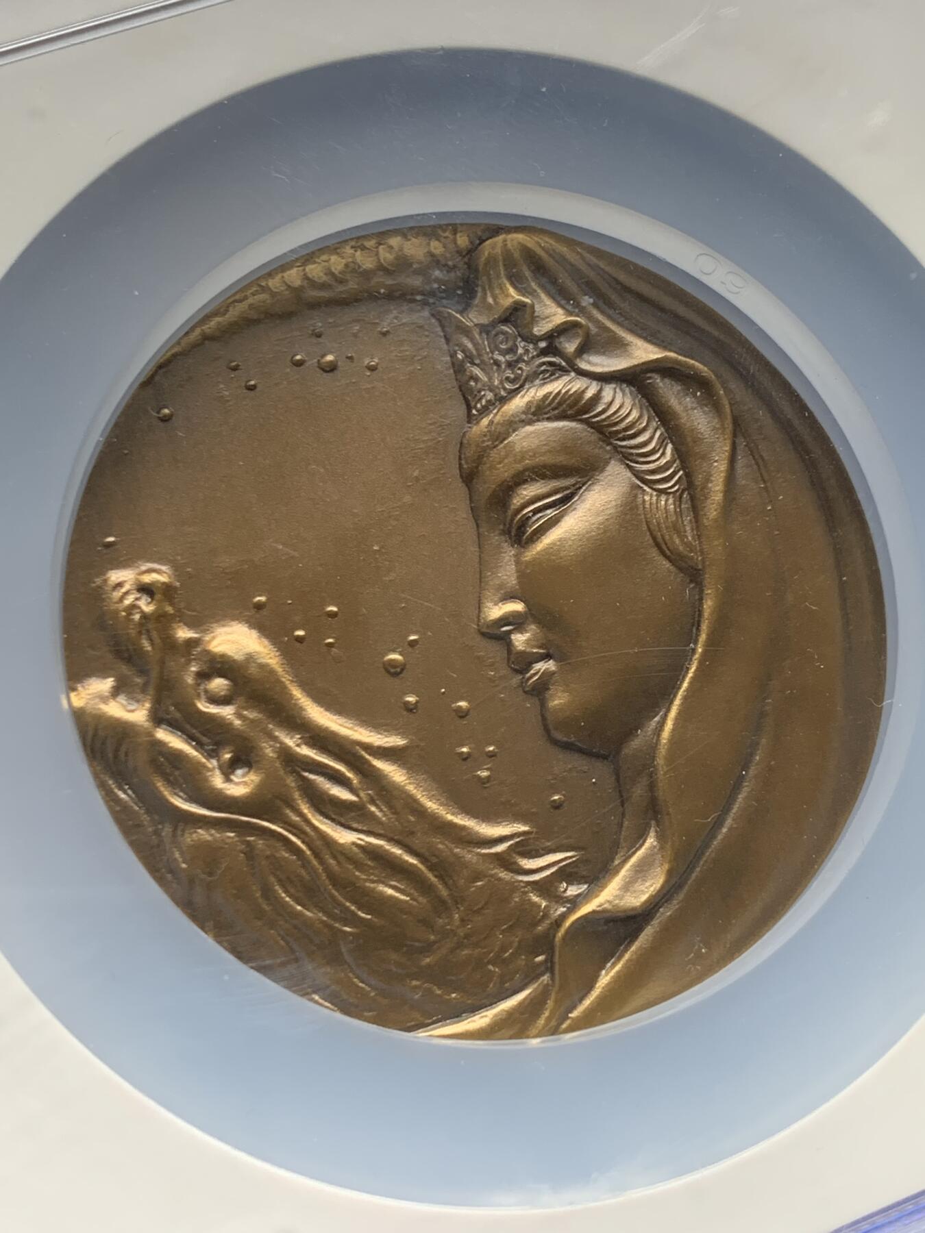 《竞宝斋》第280场- 周日，周一 ，周二3场连拍 （全场包邮） 公博 MS68 龙头观音大铜章 166克 加厚盒装