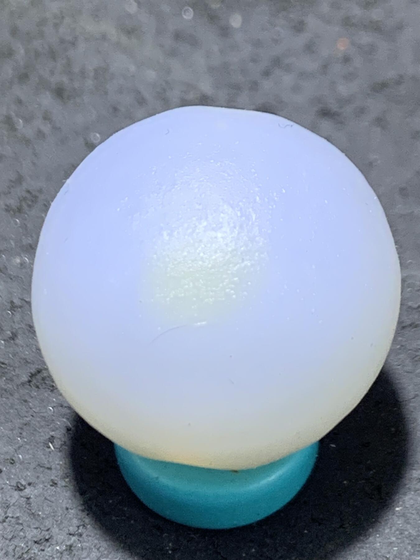 精美亚光高玉化海洋玉髓手工俏色巧雕鲤鱼打挺随形圆珠一个