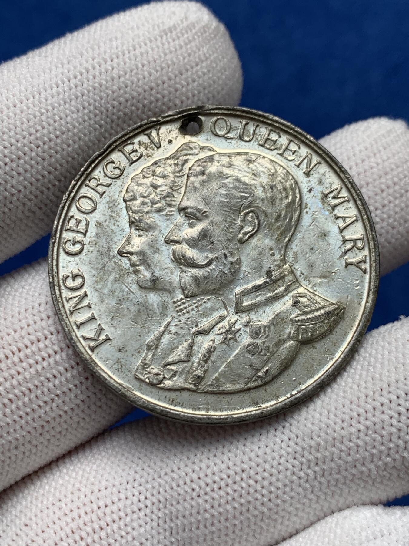 《竞宝斋》第280场- 周日，周一 ，周二3场连拍 （全场包邮） 1935年乔治登基25周年纪念章 WM金属材质 19.5g 38.4mm 细节见图