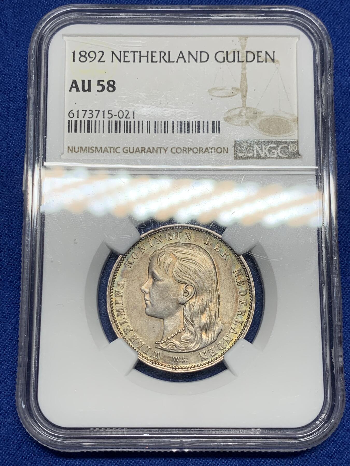 《竞宝斋》第280场- 周日，周一 ，周二3场连拍 （全场包邮） NGC AU58 荷兰 1892年 威廉明娜女王 1盾银币 正反面五彩包浆 实物很漂亮 略低评