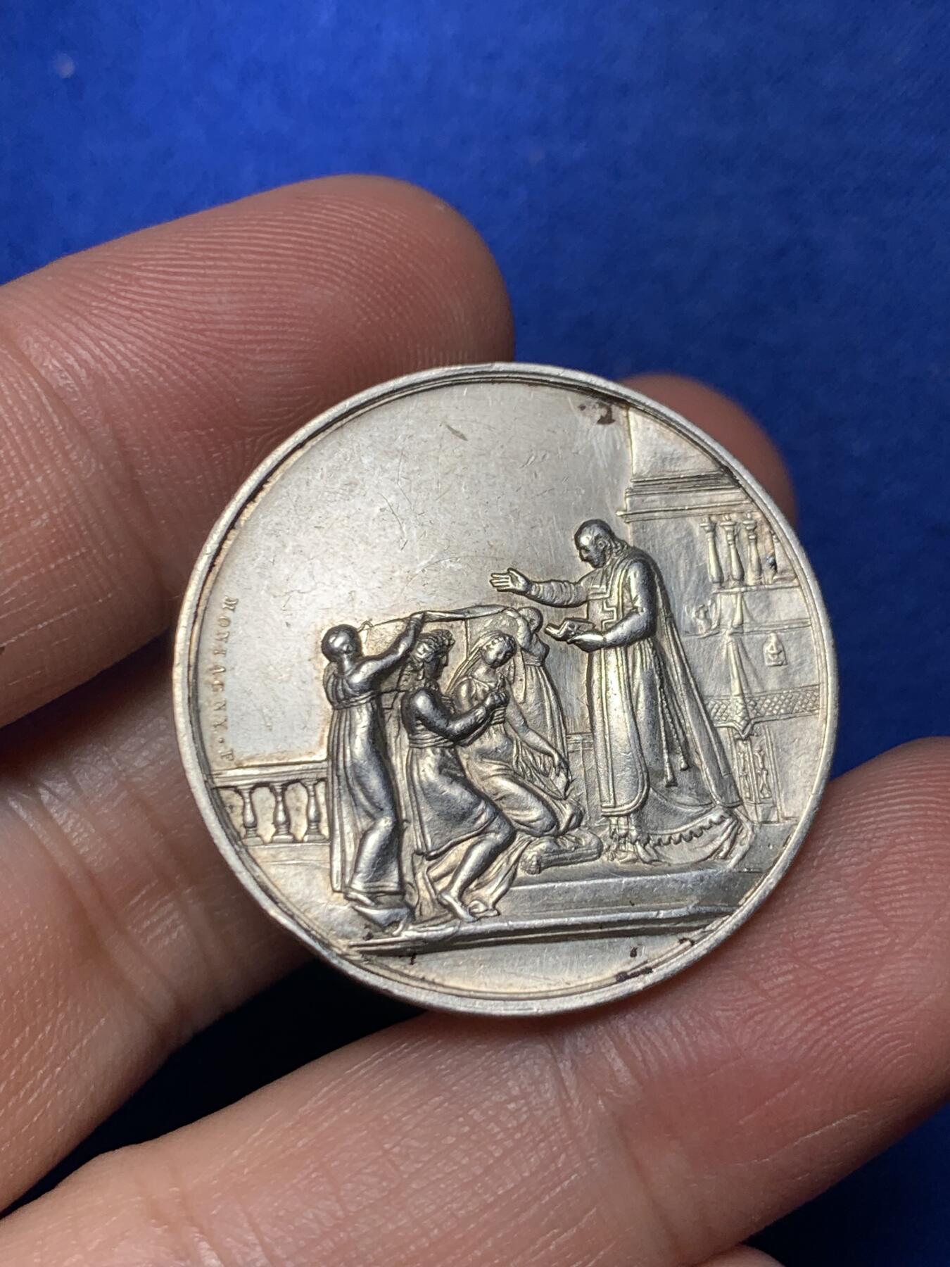 《竞宝斋》第281场- 周日，周一 ，周二3场连拍 （全场包邮） 法国婚礼银章 直径30.5mm 重12克 丰饶角边铭