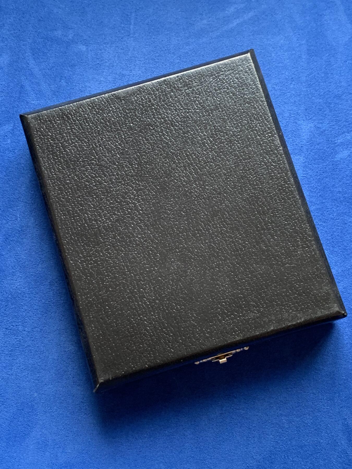 《竞宝斋》第280场- 周日，周一 ，周二3场连拍 （全场包邮） MDC定制意大利顶级钱币收纳盒Abafil蓝丝绒款 可放置NGC/PCGS评级币一枚，有轻微使用痕迹，全新品参考价325元