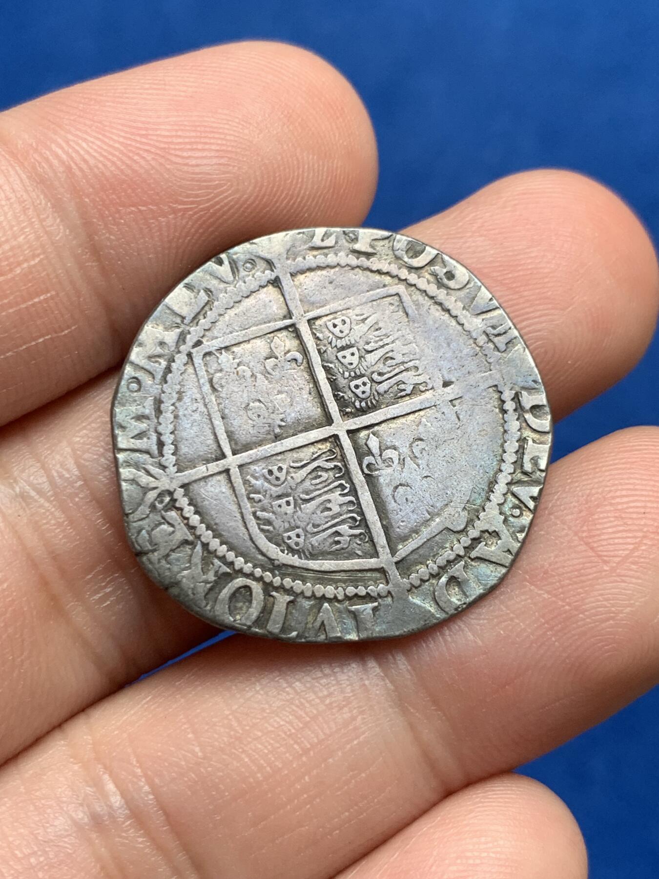 《竞宝斋》第280场- 周日，周一 ，周二3场连拍 （全场包邮） 英国 1558-1603 都铎王朝最后的女王 1便士银币 1558年登基同年击败西班牙无敌舰队 1600创建东印度公司 比较传奇的一位