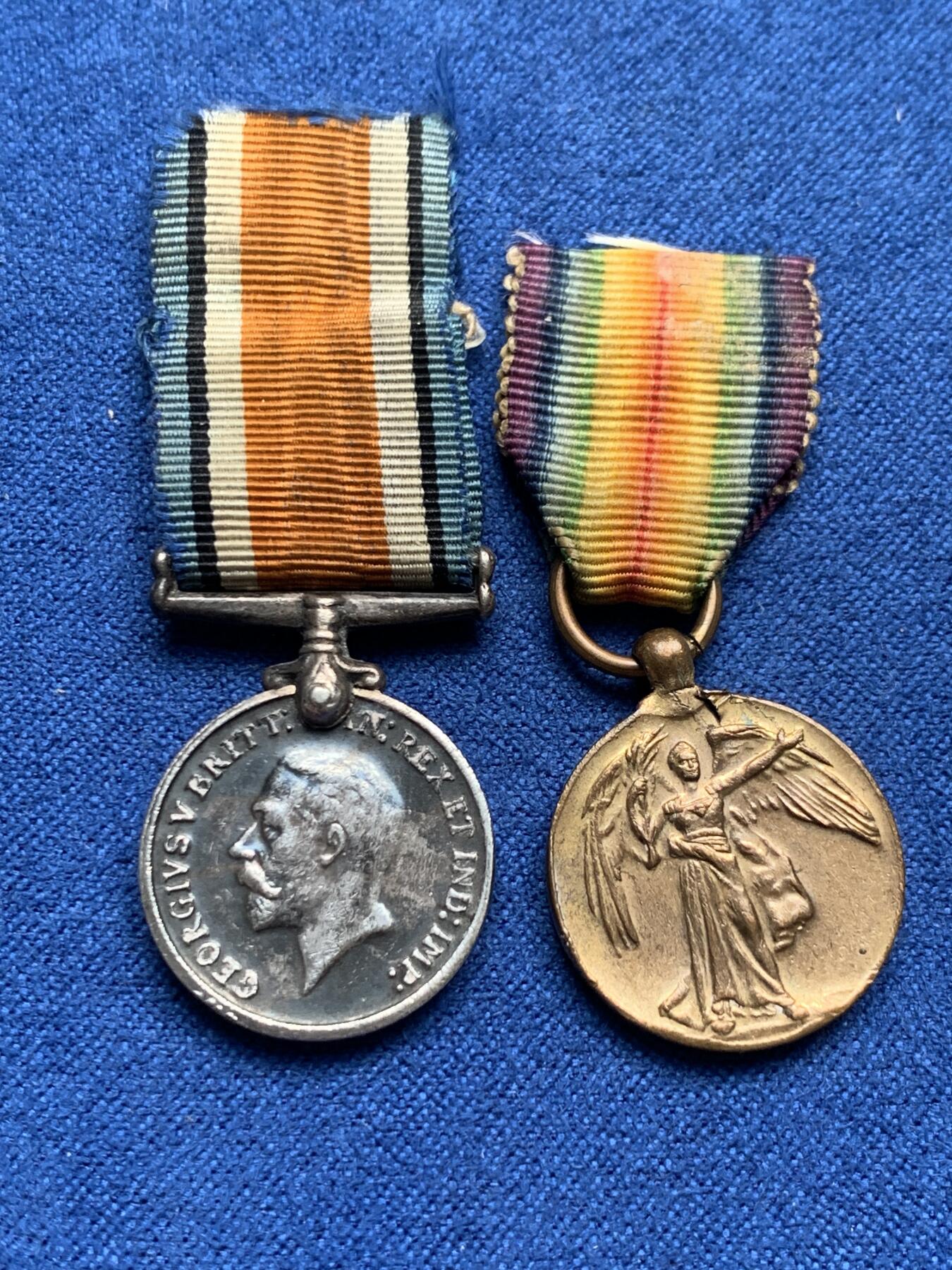 《竞宝斋》第280场- 周日，周一 ，周二3场连拍 （全场包邮） 两枚一组 英国一战迷你奖章 一战纪念章和一战胜利奖章