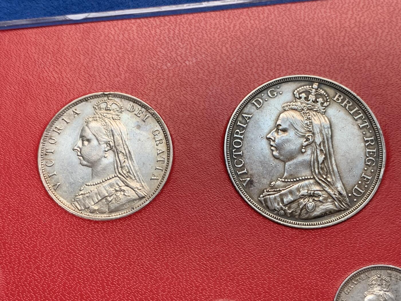 《竞宝斋》第280场- 周日，周一 ，周二3场连拍 （全场包邮） 英国1887维多利亚高冠套币 7枚装银币