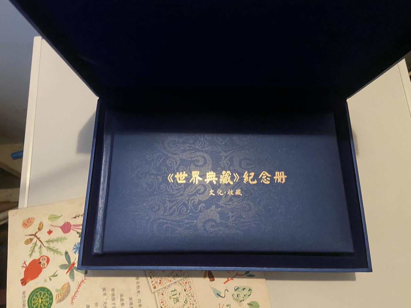 【炜奕收藏】裸钞专场第八期 浦发银行世界典藏纪念册，内含40枚精选纸钞塑料钞