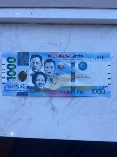 【炜奕收藏】裸钞专场第八期 - 菲律宾1000元纸币，数3豹子号，unc品相