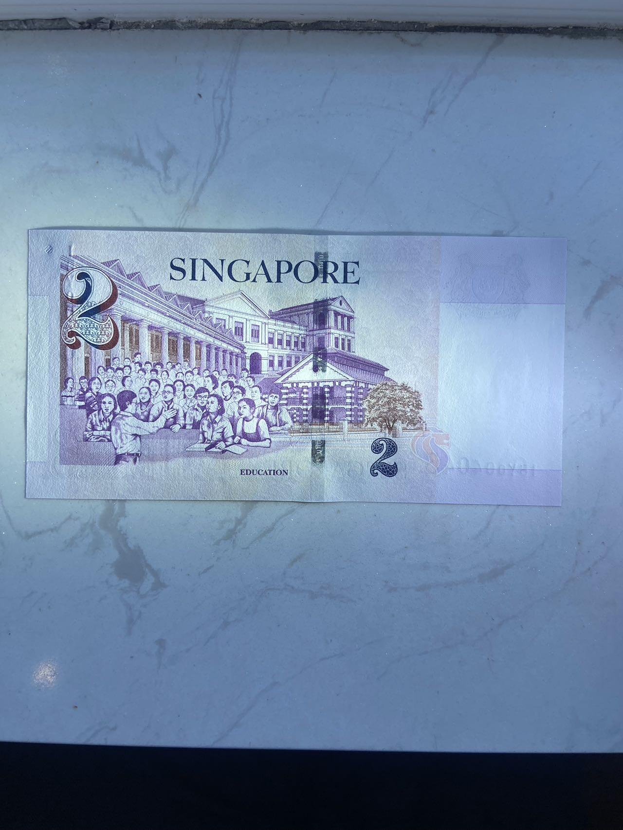 【炜奕收藏】裸钞专场第八期 新加坡2元纸钞非塑料钞，稀少李显龙签名版，unc-品相，票面轻微受潮