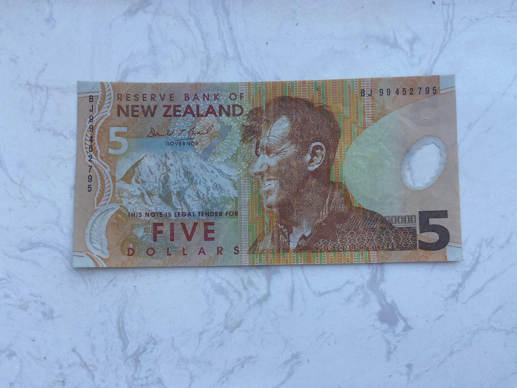 【炜奕收藏】裸钞专场第八期 早期新西兰5元塑料钞，流通品相