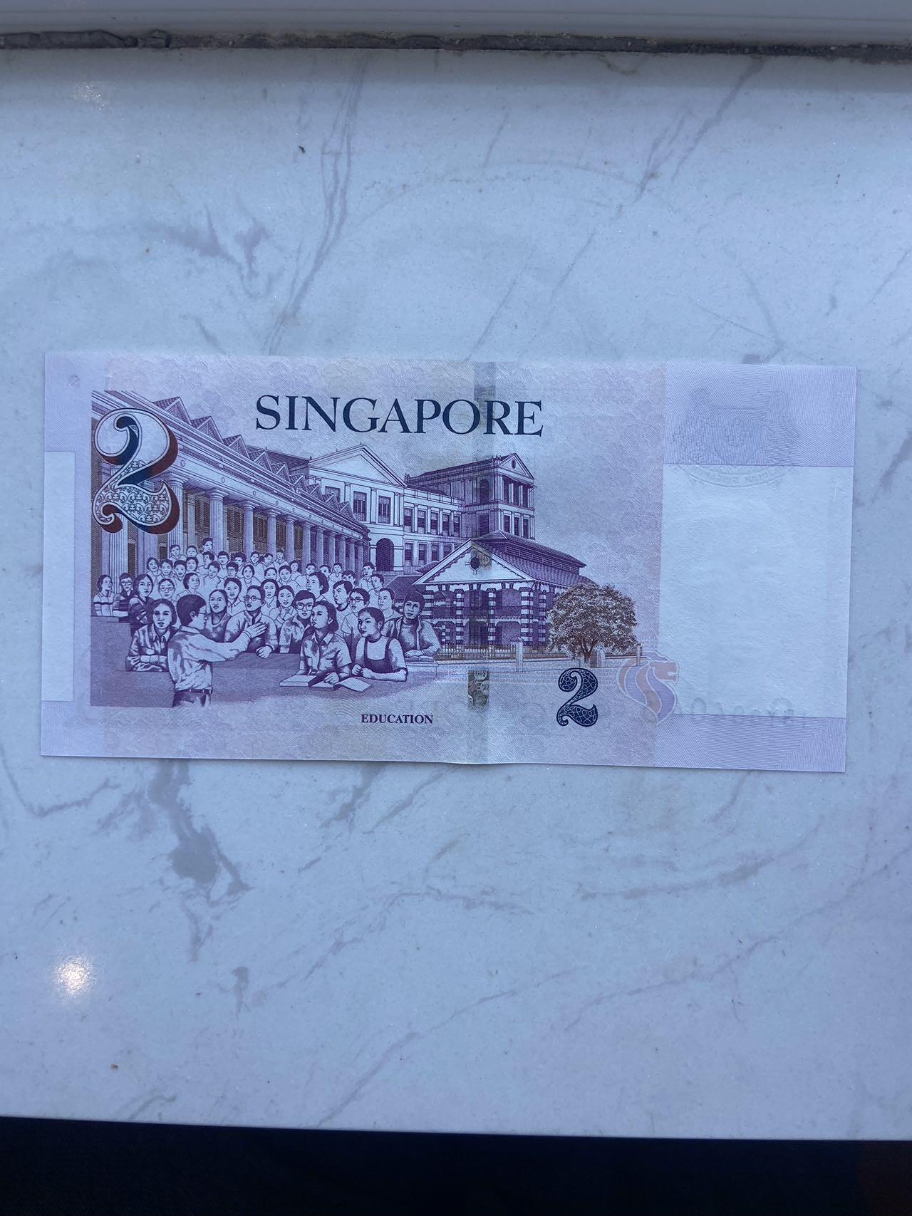 【炜奕收藏】裸钞专场第八期 新加坡2元纸钞非塑料钞，稀少李显龙签名版，unc-品相，票面轻微受潮
