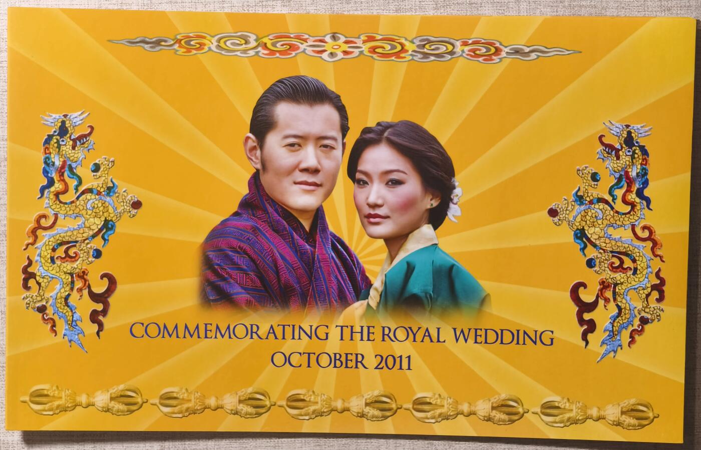 紫瑗钱币——第367期拍卖——纸币场 不丹 2011年 皇家婚礼 结婚纪念钞 100努尔特鲁姆 UNC 原装册 