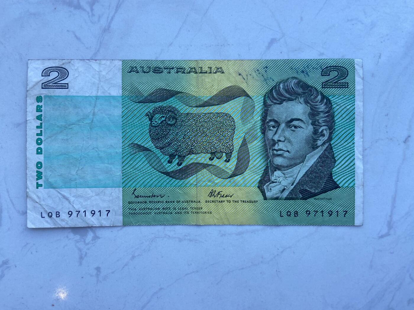 【炜奕收藏】裸钞专场第八期 早期澳大利亚2元纸币，流通品相，有字迹