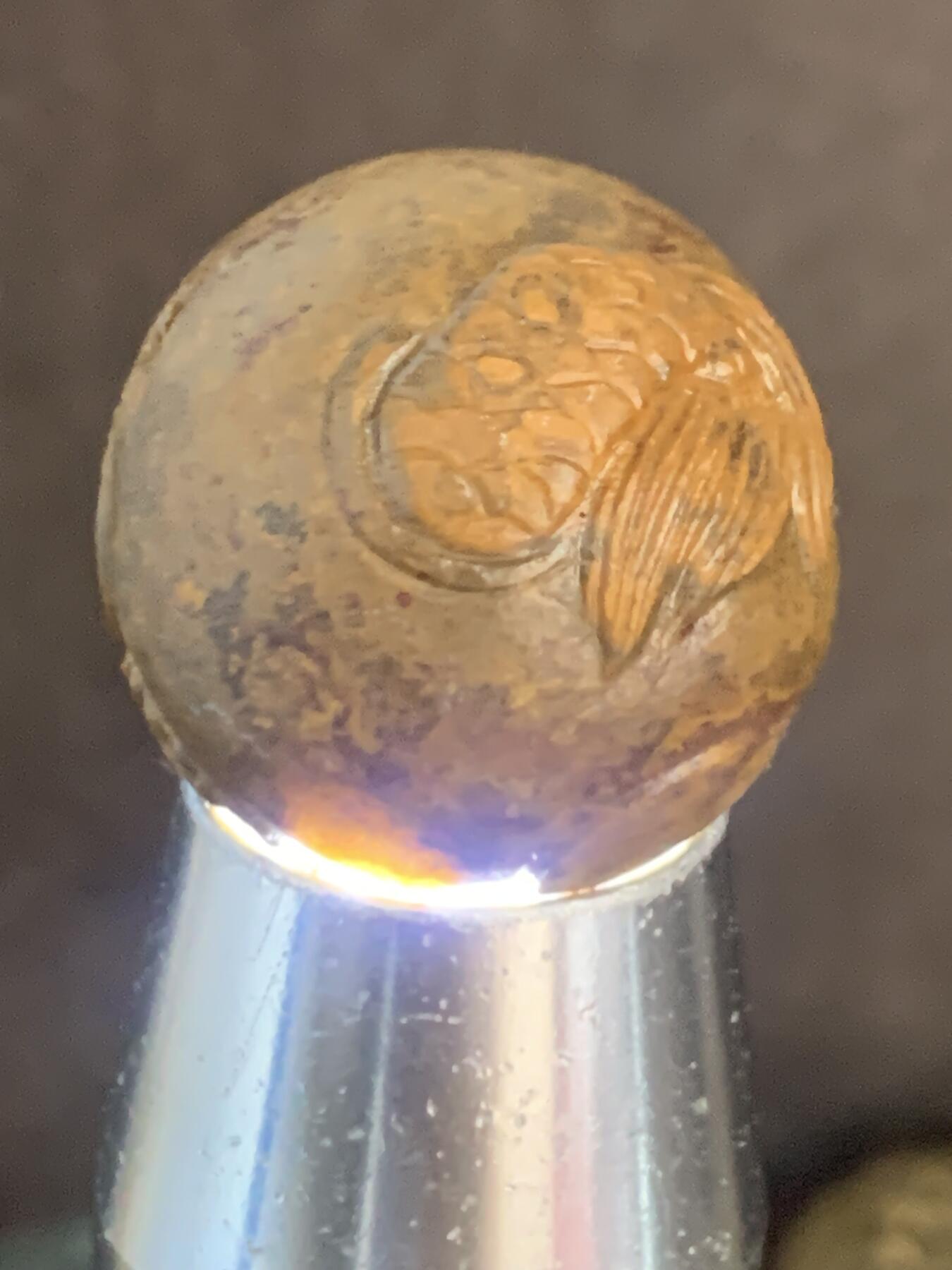 精美亚光战国红玛瑙手工俏色巧雕龙戏珠随形珠一颗！