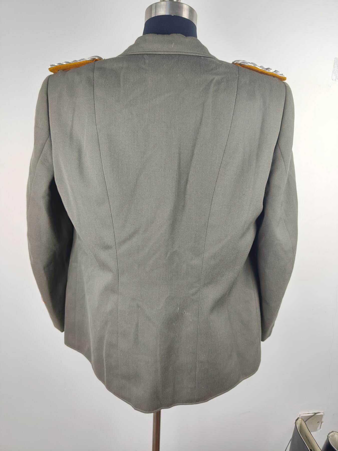 全场0元起拍 第167期 咸鱼国勋章拍卖专场 6月23日（周日）下午6：00开始 东德女版 通讯兵少校军官上衣 胸围110 肩宽42 衣长74 袖长60