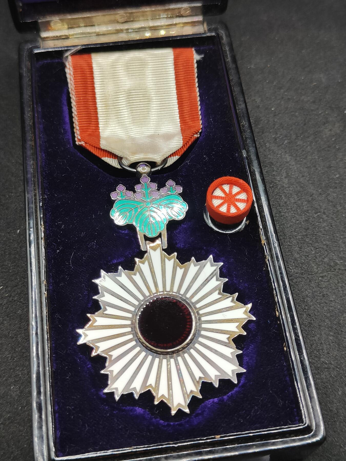 全场0元起拍 第167期 咸鱼国勋章拍卖专场 6月23日（周日）下午6：00开始 日本五等旭日章 银制带盒略+