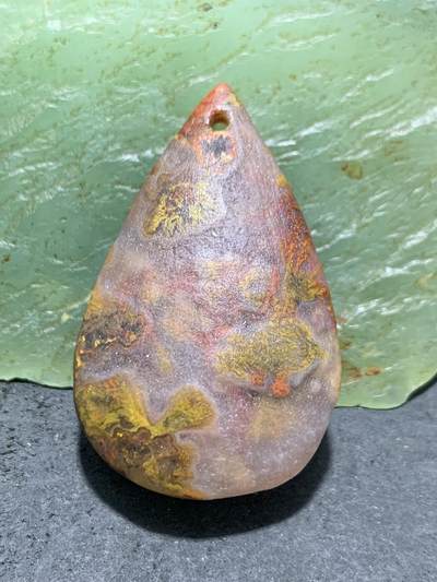 精美亚光冰飘草花纹战国红玛瑙手工俏色巧雕喜上眉梢吊坠一个 精美亚光冰飘草花纹战国红玛瑙手工俏色巧雕喜上眉梢吊坠一个