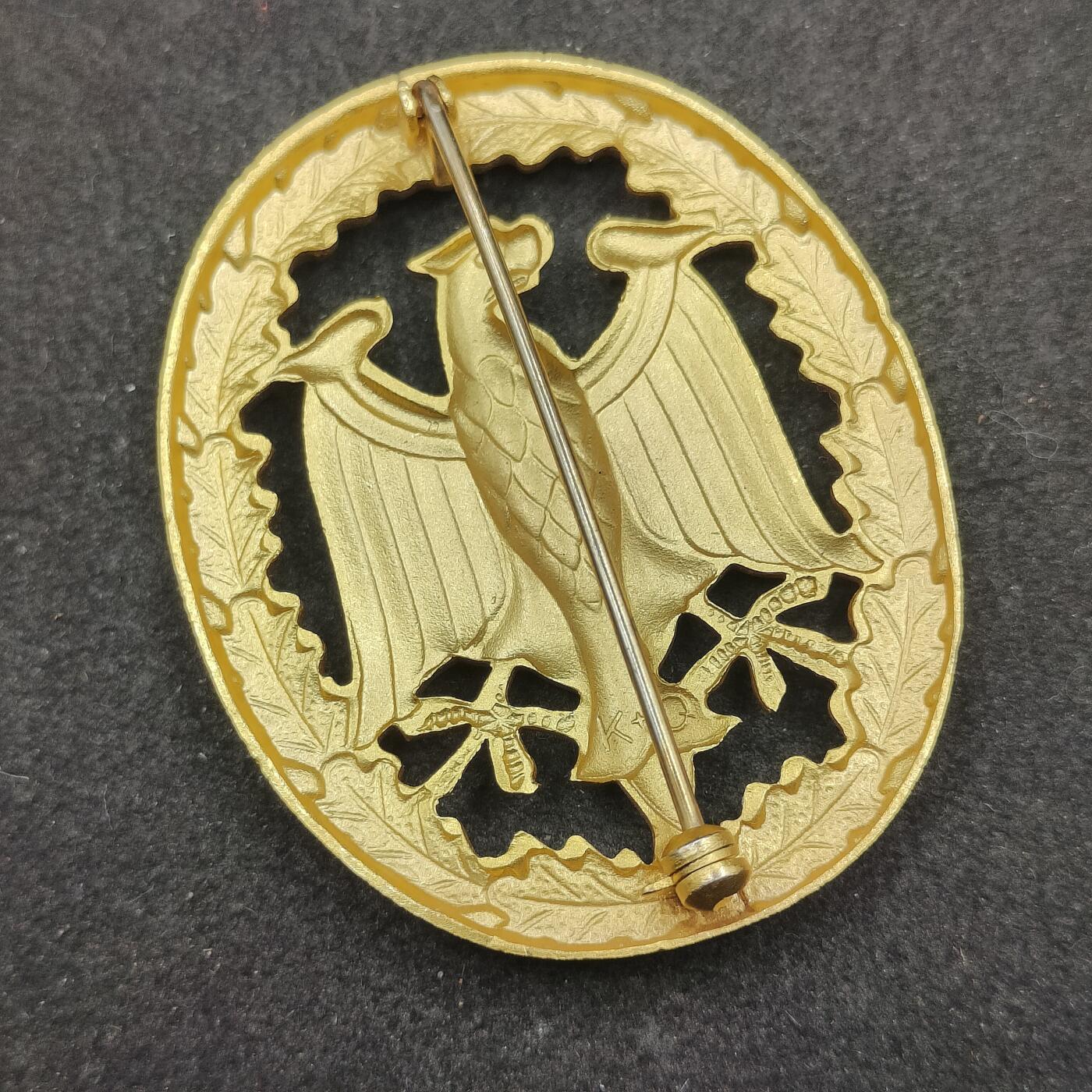 全场0元起拍 第167期 咸鱼国勋章拍卖专场 6月23日（周日）下午6：00开始 西德金级体能章