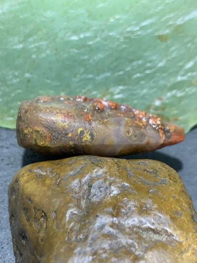 精美亚光冰飘草花纹战国红玛瑙手工俏色巧雕喜上眉梢吊坠一个 精美亚光冰飘草花纹战国红玛瑙手工俏色巧雕喜上眉梢吊坠一个