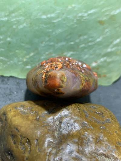 精美亚光冰飘草花纹战国红玛瑙手工俏色巧雕喜上眉梢吊坠一个 精美亚光冰飘草花纹战国红玛瑙手工俏色巧雕喜上眉梢吊坠一个