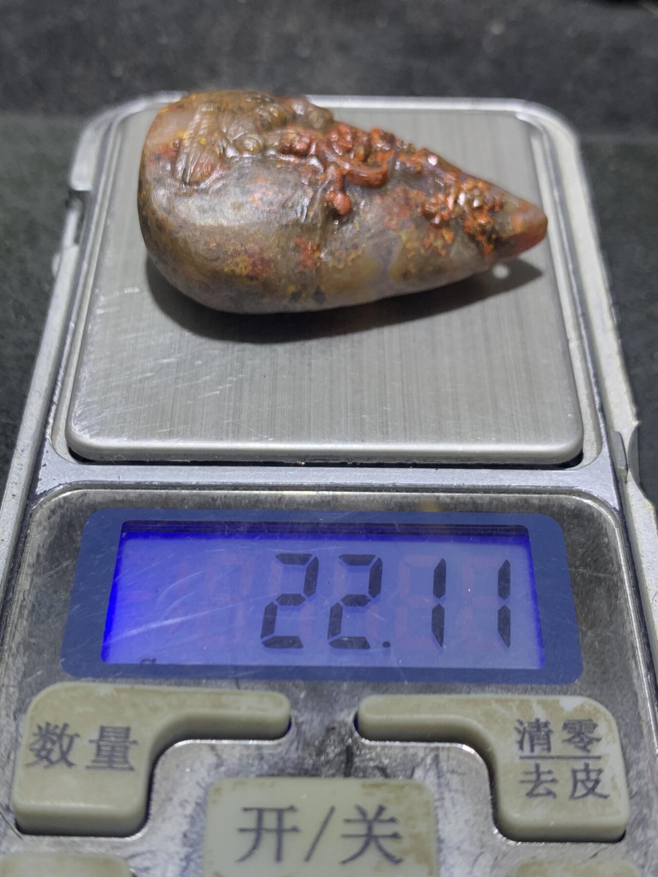 精美亚光冰飘草花纹战国红玛瑙手工俏色巧雕喜上眉梢吊坠一个