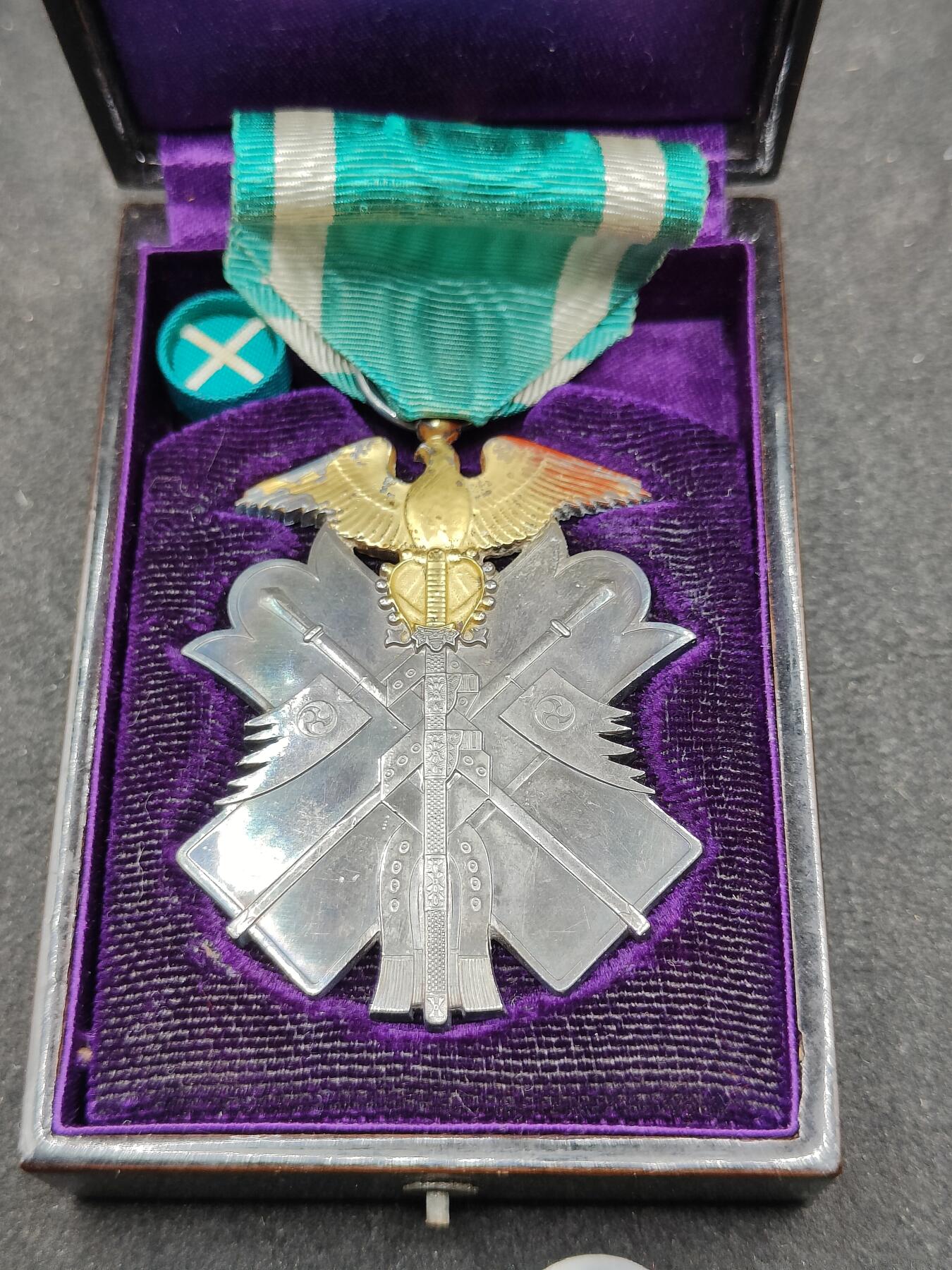 全场0元起拍 第167期 咸鱼国勋章拍卖专场 6月23日（周日）下午6：00开始 日本七级金鸱章银制带盒略