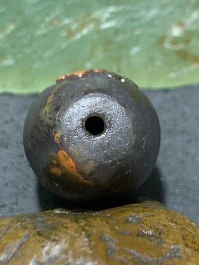 精美高润度冰飘黑糖心料战国红玛瑙手工俏色巧雕得道成佛随形桶珠一个 精美高润度冰飘黑糖心料战国红玛瑙手工俏色巧雕得道成佛随形桶珠一个