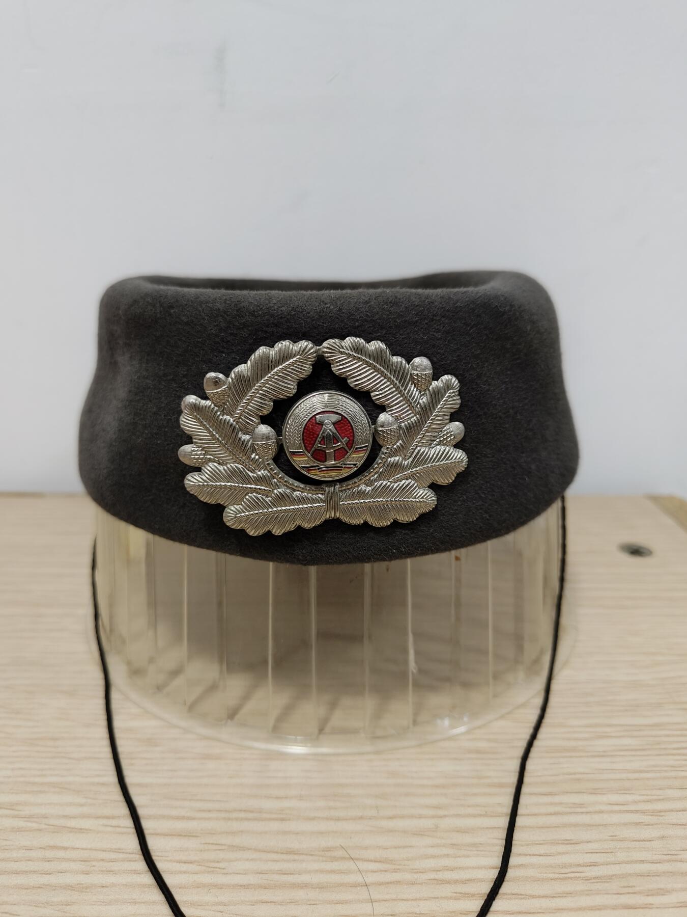 全场0元起拍 第167期 咸鱼国勋章拍卖专场 6月23日（周日）下午6：00开始 东德女军帽 51CM