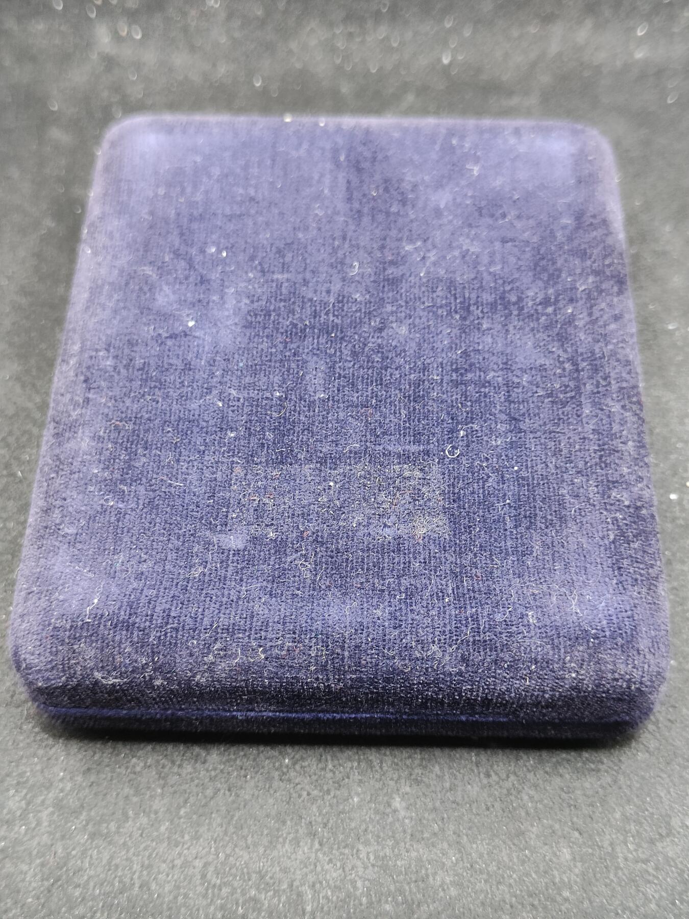 全场0元起拍 第167期 咸鱼国勋章拍卖专场 6月23日（周日）下午6：00开始 朝总联版烫金国徽盒三级国旗勋章带盒略