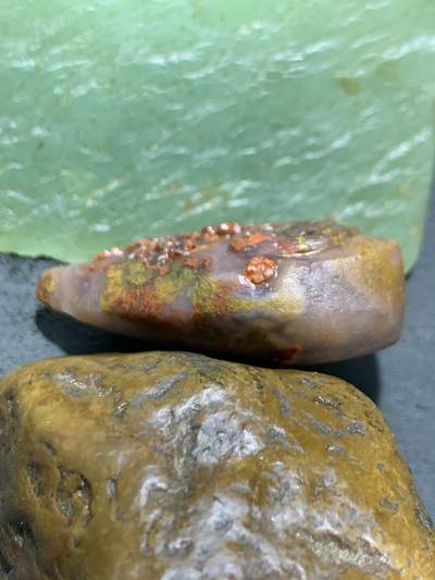 精美亚光冰飘草花纹战国红玛瑙手工俏色巧雕喜上眉梢吊坠一个 精美亚光冰飘草花纹战国红玛瑙手工俏色巧雕喜上眉梢吊坠一个