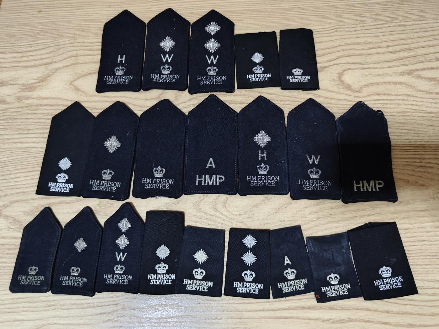 全场0元起拍 第167期 咸鱼国勋章拍卖专场 6月23日（周日）下午6：00开始 英国狱警肩章单个21个