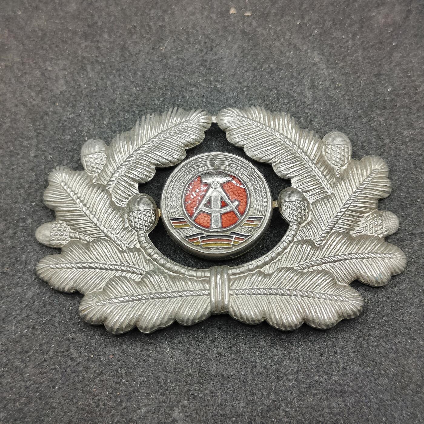 全场0元起拍 第167期 咸鱼国勋章拍卖专场 6月23日（周日）下午6：00开始 东德陆军军官帽徽 早期分体式