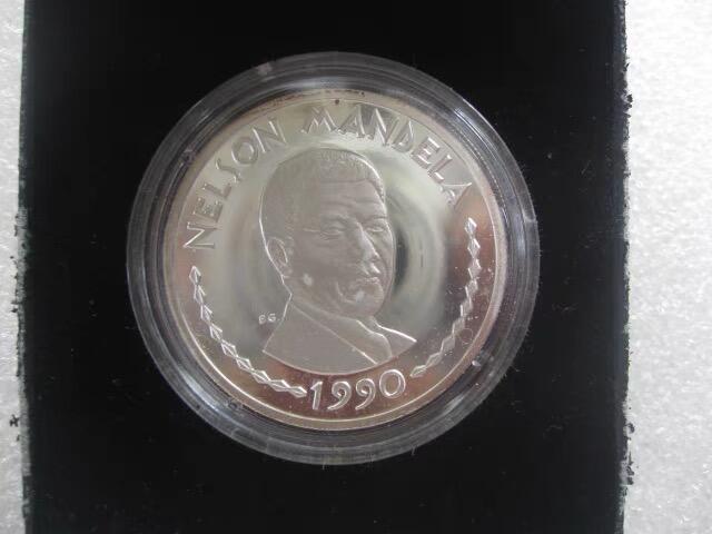 原包装卢旺达1990年100法郎曼德拉纪念克朗银币PROOF