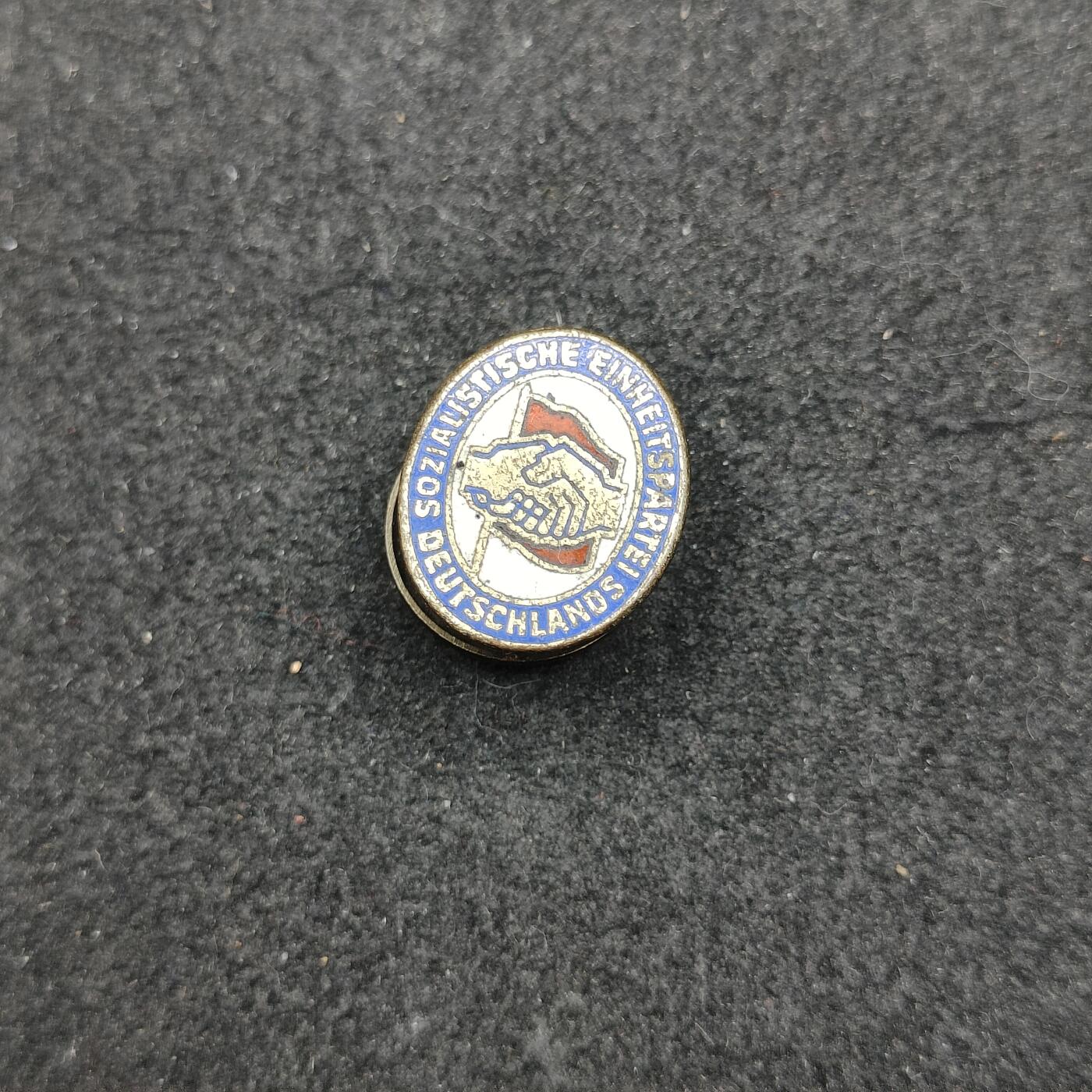 全场0元起拍 第167期 咸鱼国勋章拍卖专场 6月23日（周日）下午6：00开始 早期稀少珐琅转轮 东德社会统一党党徽