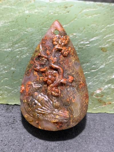 精美亚光冰飘草花纹战国红玛瑙手工俏色巧雕喜上眉梢吊坠一个 - 精美亚光冰飘草花纹战国红玛瑙手工俏色巧雕喜上眉梢吊坠一个