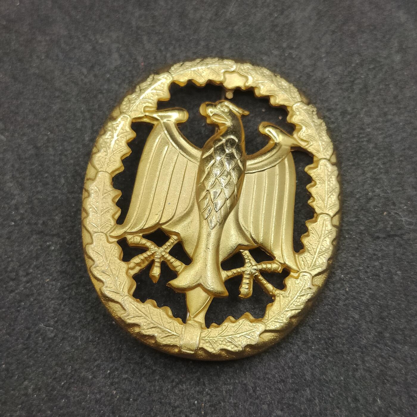 全场0元起拍 第167期 咸鱼国勋章拍卖专场 6月23日（周日）下午6：00开始 西德金级体能章