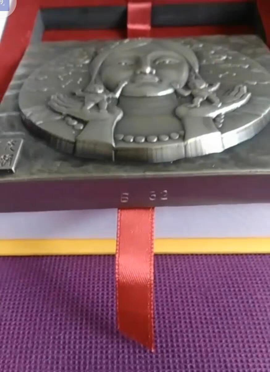 07月07日 世界币章 全网孤品《女娲》白铜大铜章 熊猫币之父陈坚大师雕刻石膏模  90㎜  发行量28枚