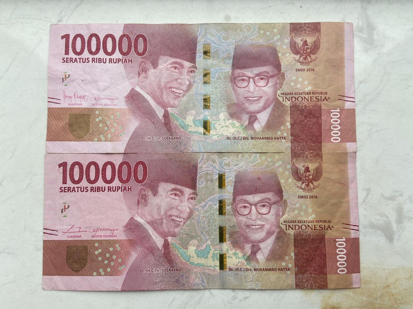 【炜奕收藏】裸钞专场第八期 印尼10万两张一组，流通品相