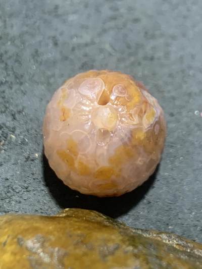 精美亚光冰飘 原皮战国红玛瑙手工雕刻莲蓬吊坠一个， 精美亚光冰飘 原皮战国红玛瑙手工雕刻莲蓬吊坠一个，