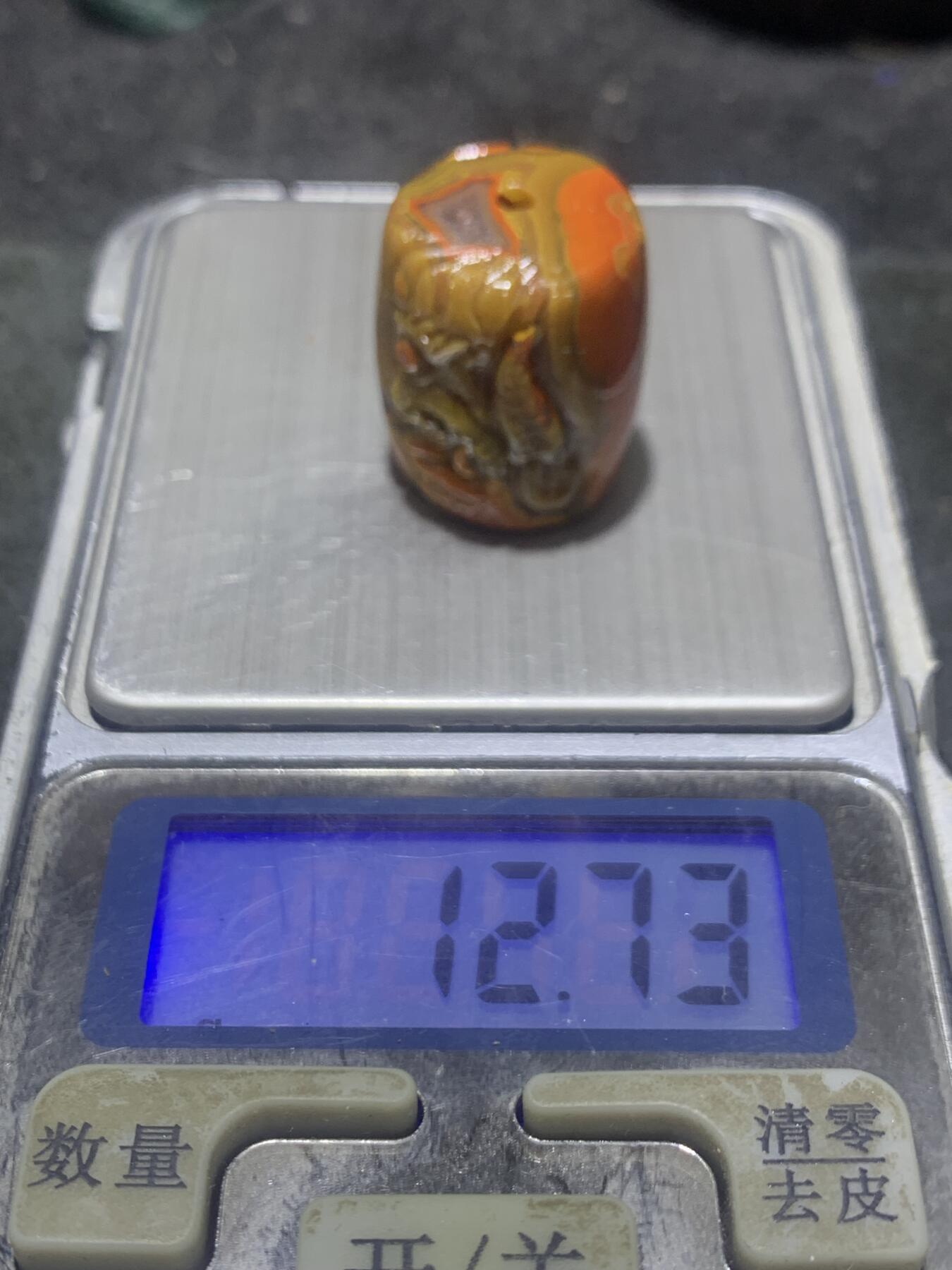 精美亚光冰飘战国红玛瑙手工俏色巧雕一念之间桶珠一个，
