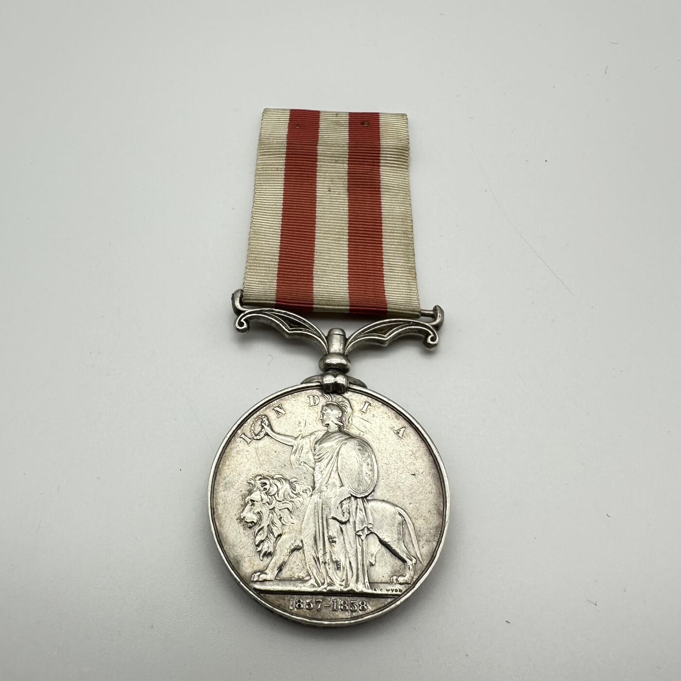 勋章奖章交易所6.23拍卖 大英帝国镇压章西女王战争奖章