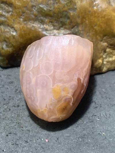 精美亚光冰飘 原皮战国红玛瑙手工雕刻莲蓬吊坠一个， 精美亚光冰飘 原皮战国红玛瑙手工雕刻莲蓬吊坠一个，