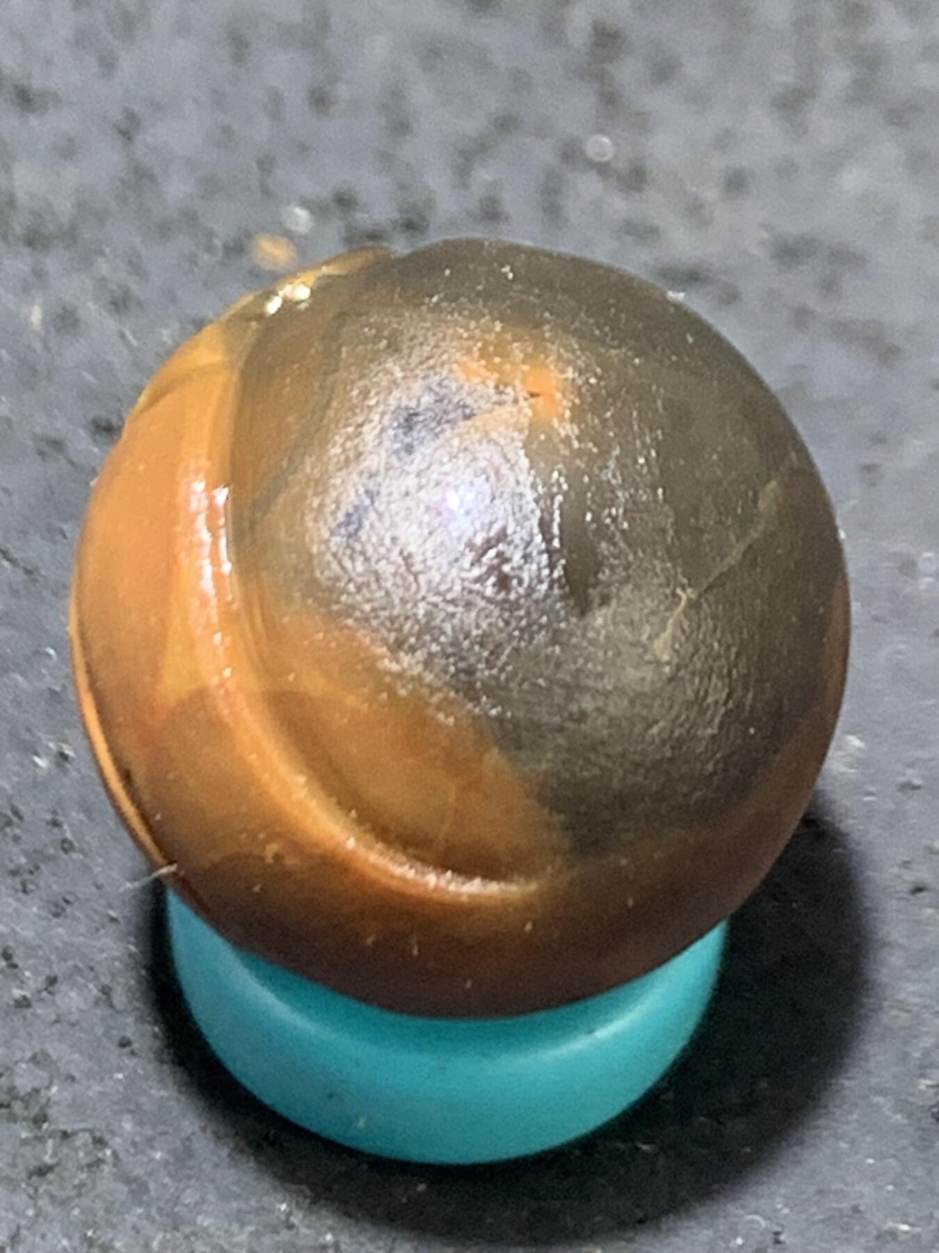 精美亚光战国红玛瑙手工俏色巧雕一心向佛随形圆珠一颗！